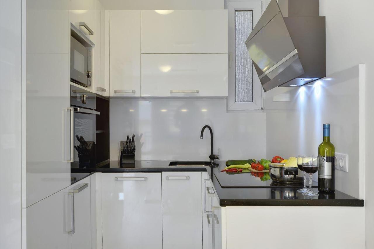 Apartman Black & White *